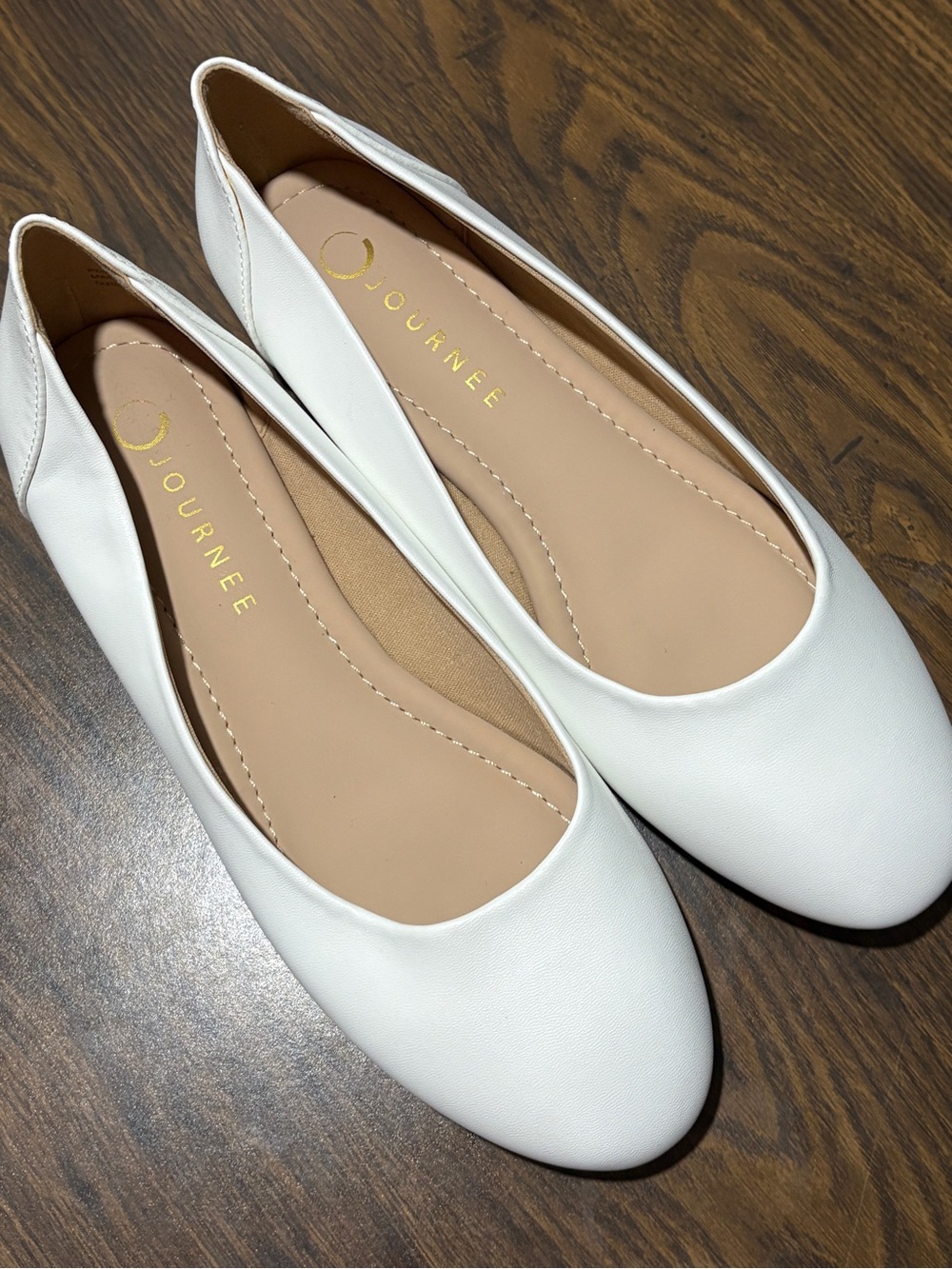 Journee Collection White Round-Toe Ballet Flats